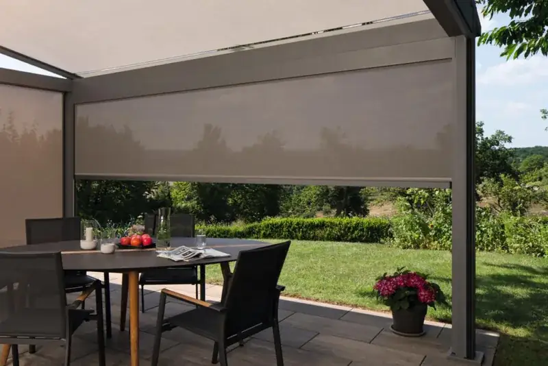 Terrasse mit seitlichem Screen